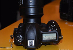 尼康相机D5报价及参数  高端单反配备3.200英寸触摸屏