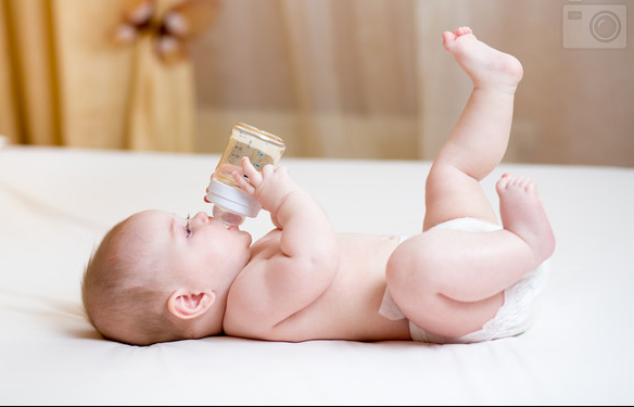 夏天宝宝不爱喝水怎么办？八个小方法让宝宝爱上喝水