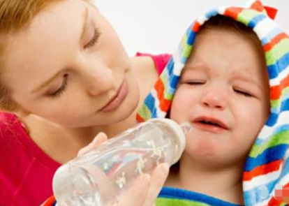 夏天宝宝不爱喝水怎么办？八个小方法让宝宝爱上喝水
