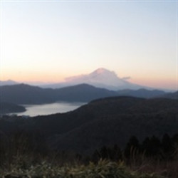 东京富士山清晨朦胧风景图片