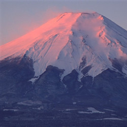 富士山山峰的风景图片
