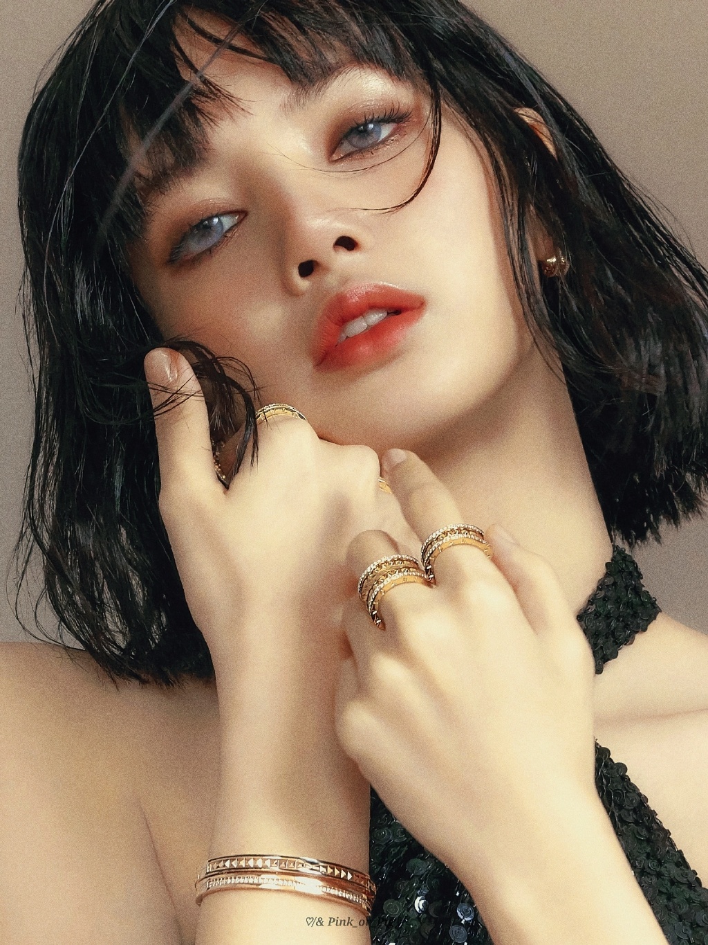 LISA时尚酷飒穿搭登某杂志八月刊性感图片