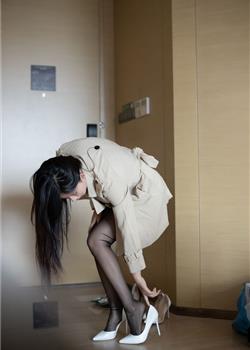 黑色丝袜美女nova李雅高跟美腿自摸图片人体拍摄