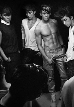韩国帅哥2PM宣传照黑白风格