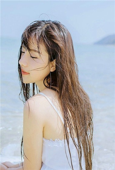 清新美少女夏日清凉海边湿身诱惑写真