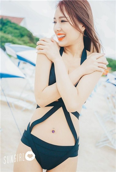 台湾性感美女模特林薇多乳巨比基尼海边诱惑写真