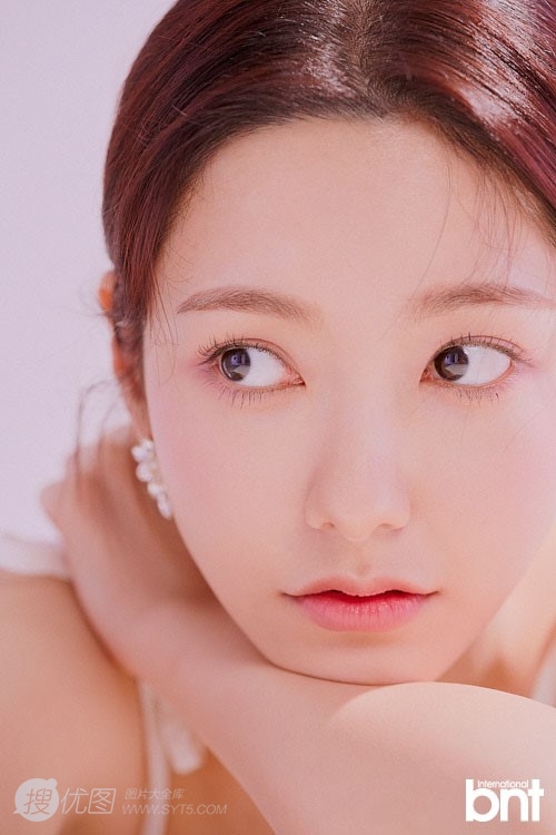 韩国女星罗惠美造型优雅，妆容精致bnt高清写真画报