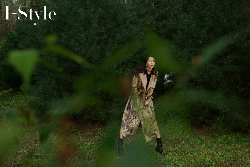 元气少女的丛林探秘，许龄月爱装时尚Istyle最新杂志写真照