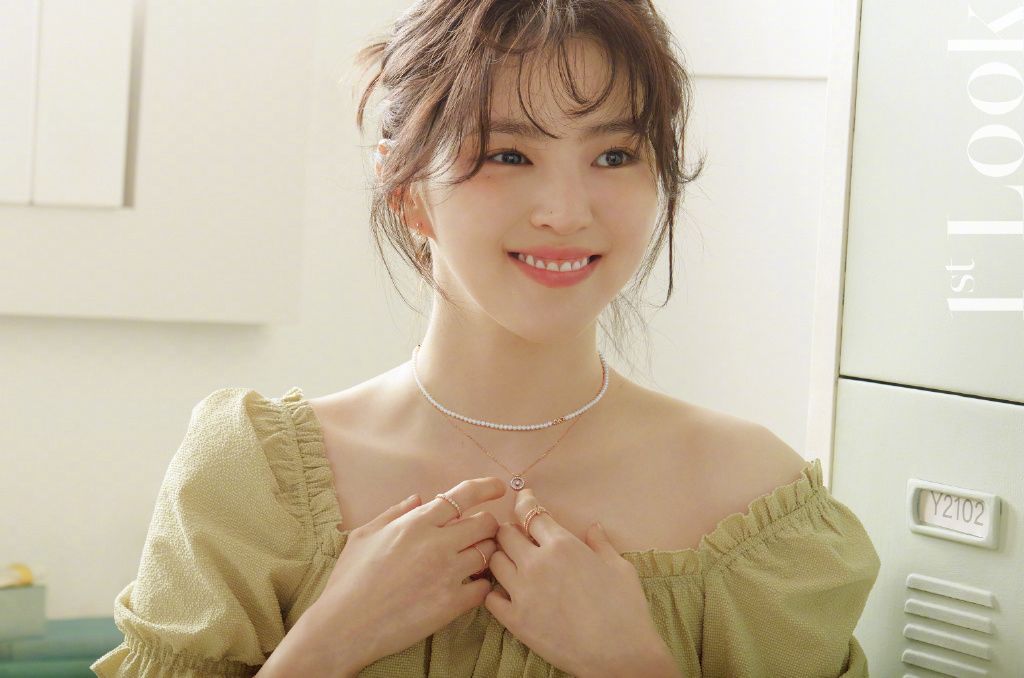 韩国微胖女神韩素希性感时尚穿搭登杂志写真图片