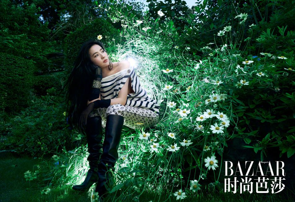 刘亦菲森系雨林风格唯美时尚杂志写真照