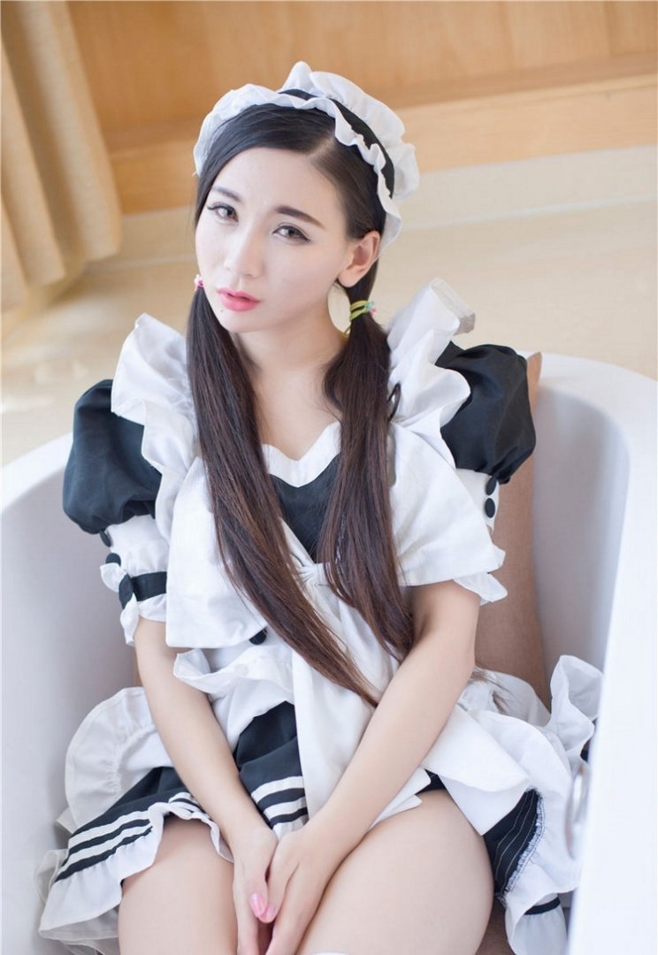 女神王馨瑶白色连体内衣写真  甜美迷人