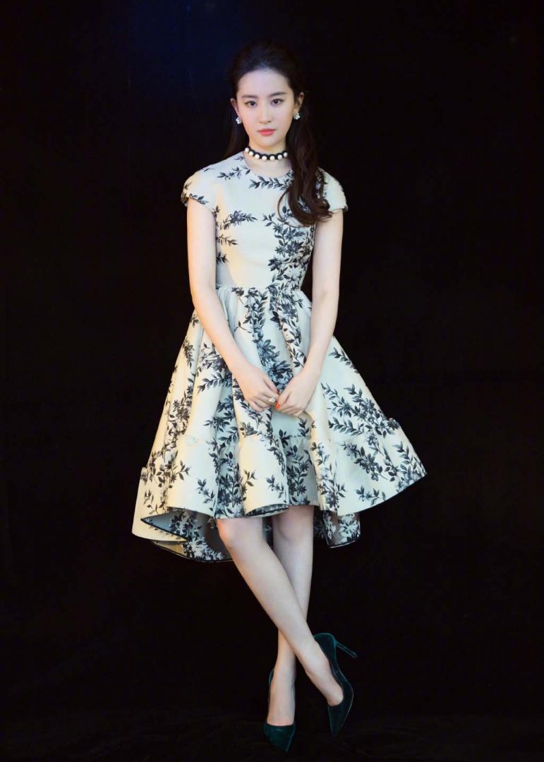 刘亦菲民族风连衣裙优雅迷人的美性感图片