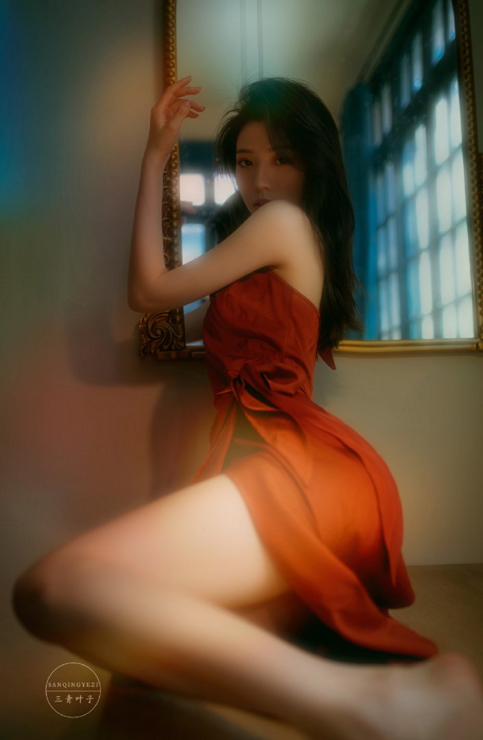 美艳红裙美女深V大长腿性感写真图片