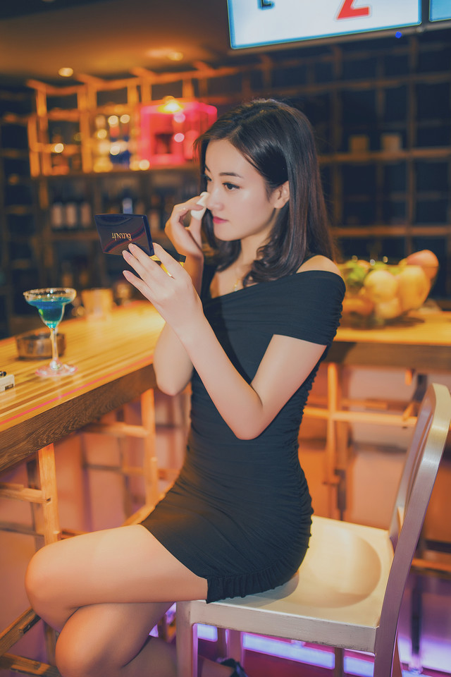 酒吧里的性感妩媚女郎私房写真图片下载