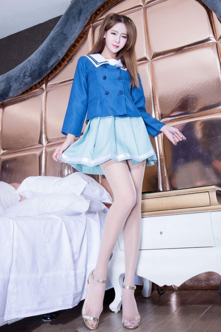 亚洲美女腿模Winnie肉丝傲娇蓝色制服诱惑写真