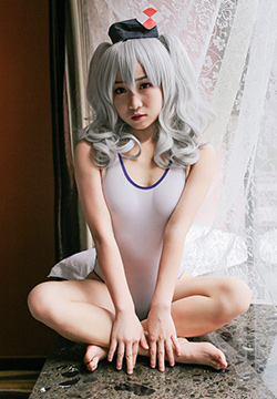 cosplay小美女白色泳衣大尺度写真图片